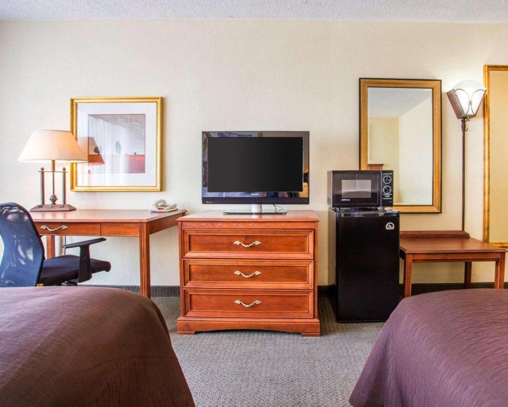 Queen Room with Two Queen Beds interior